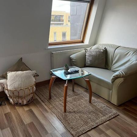 Quirky Studio Flat Selfcontained London Exterior photo