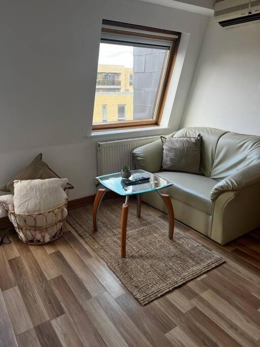 Quirky Studio Flat Selfcontained London Exterior photo